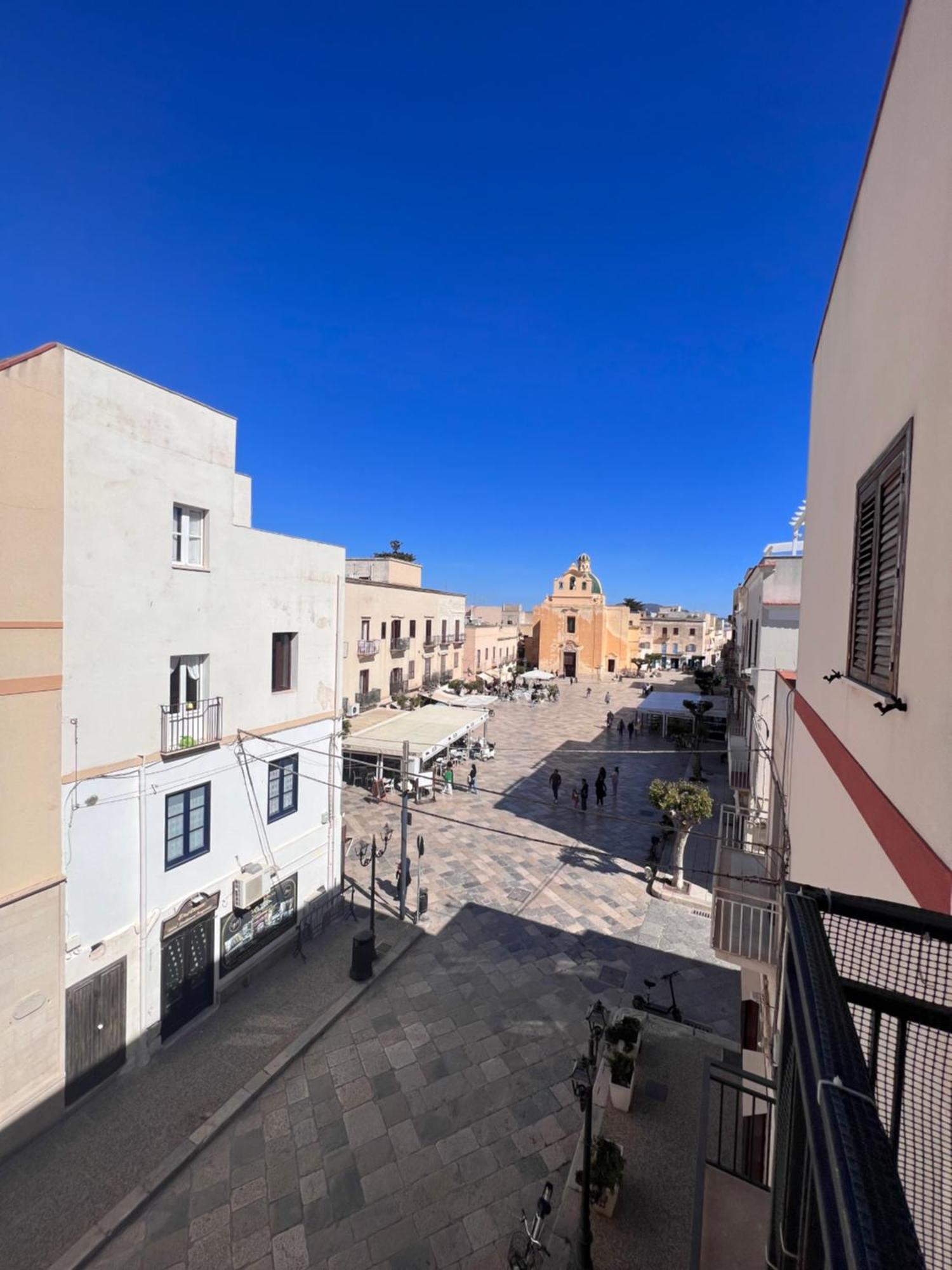 Isola Serena Villa Фавиняна Екстериор снимка