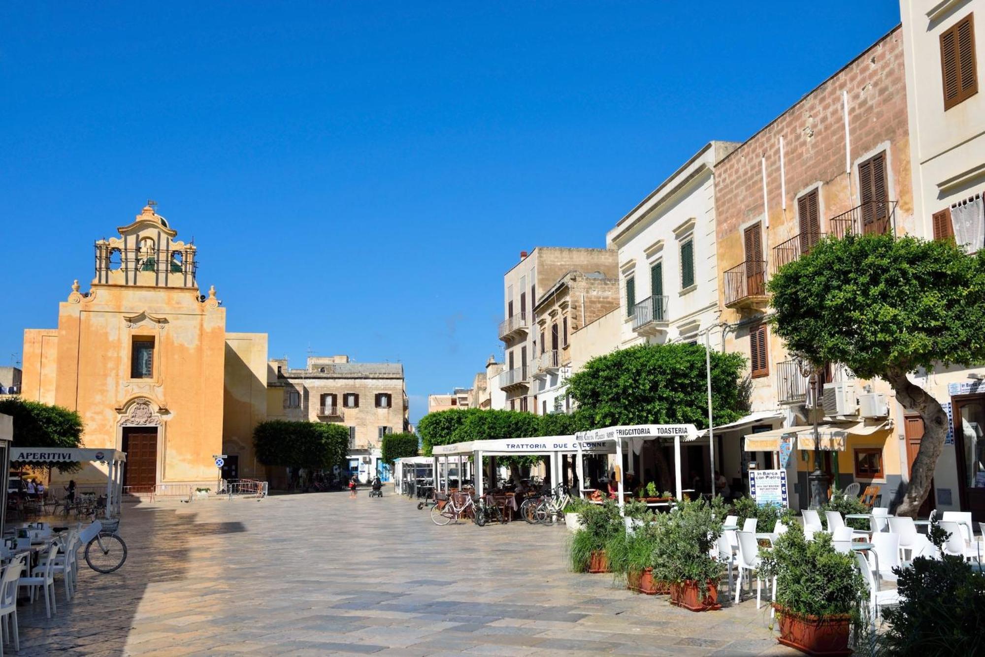 Isola Serena Villa Фавиняна Екстериор снимка